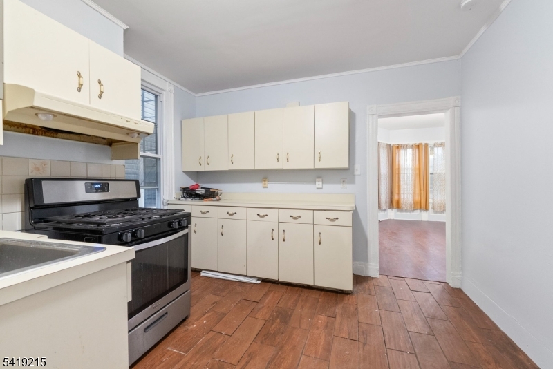 21 Olive St Property Photo 9
