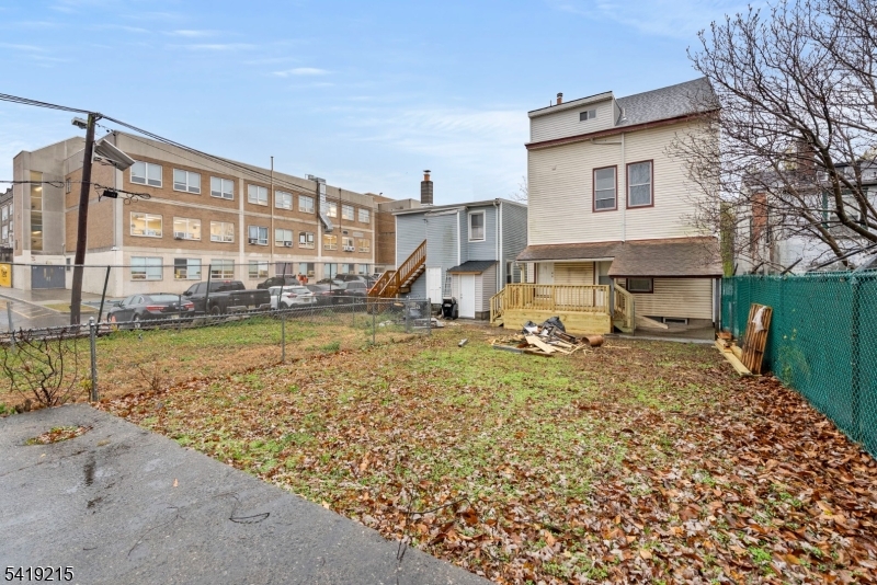 21 Olive St Property Photo 25