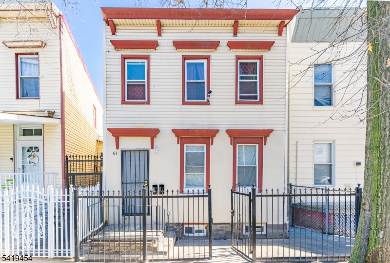 61 Cutler St Property Photo 1