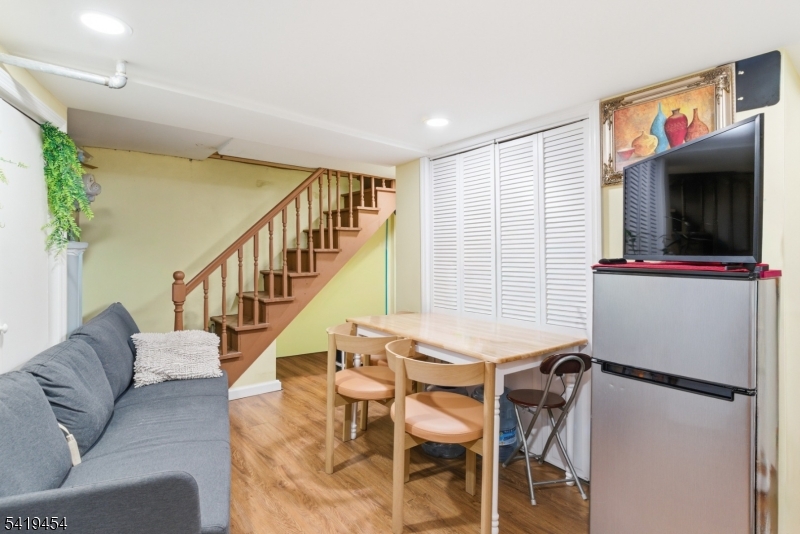 61 Cutler St Property Photo 2