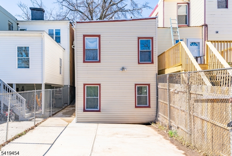 61 Cutler St Property Photo 18