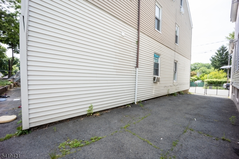 106 N 8th St Property Photo 3