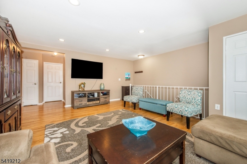 580 Bloomfield Ave 11b Property Photo 6