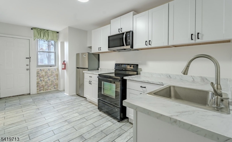 50 Eaton Pl Property Photo 3
