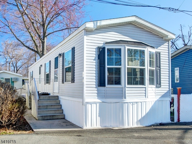 17 E 6th Street