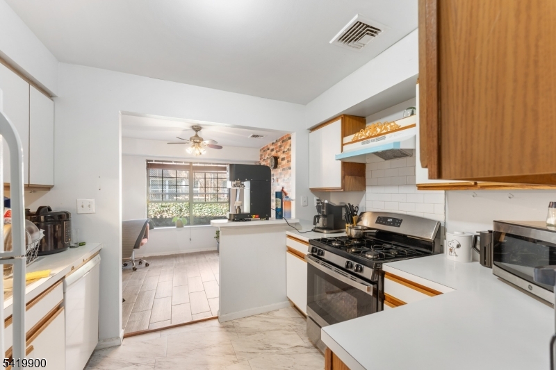 660 N Broad St 8 Property Photo 6