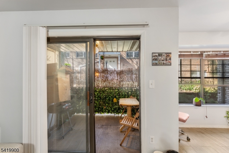 660 N Broad St 8 Property Photo 8