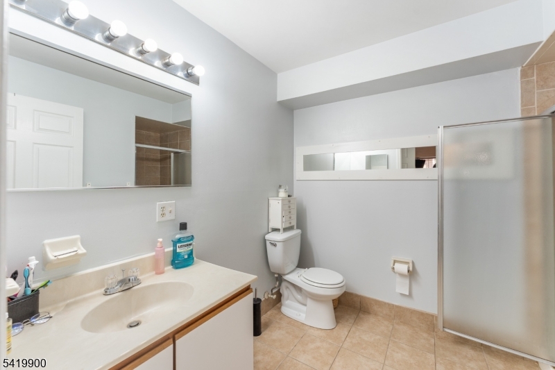 660 N Broad St 8 Property Photo 12