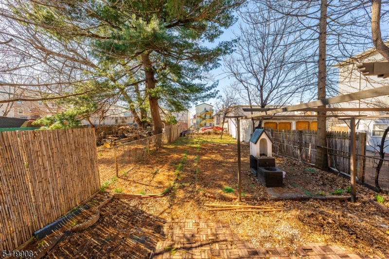 838 Rebecca Pl Property Photo 16