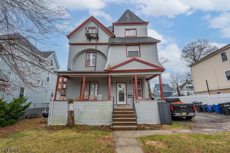 31 Chestnut St Property Photo 1