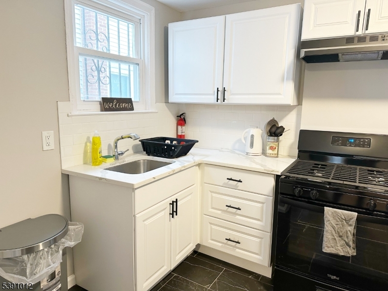 26 Duryea St Property Photo 5