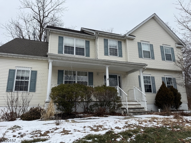 39 Canterbury Ln Property Photo 9