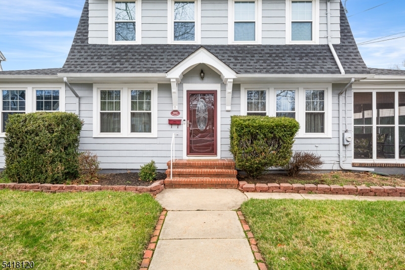 682 Stelle Ave Property Photo 3