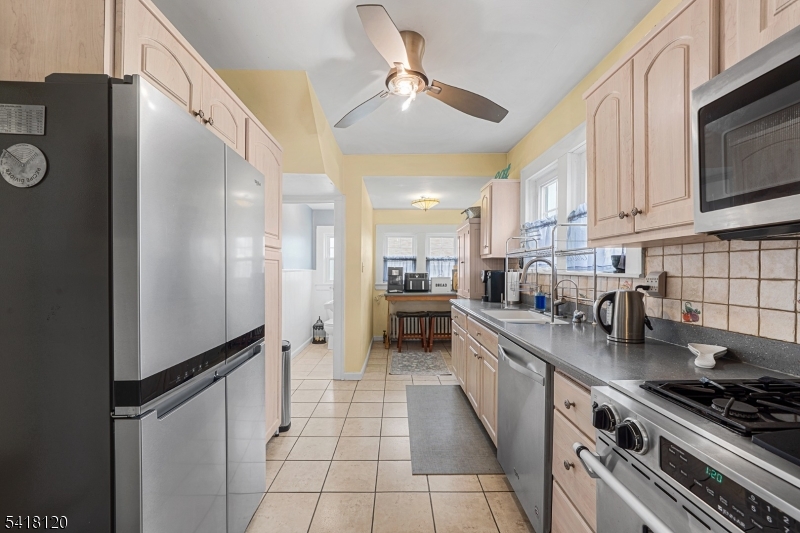 682 Stelle Ave Property Photo 16