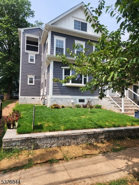 464 Walnut St Property Photo 3