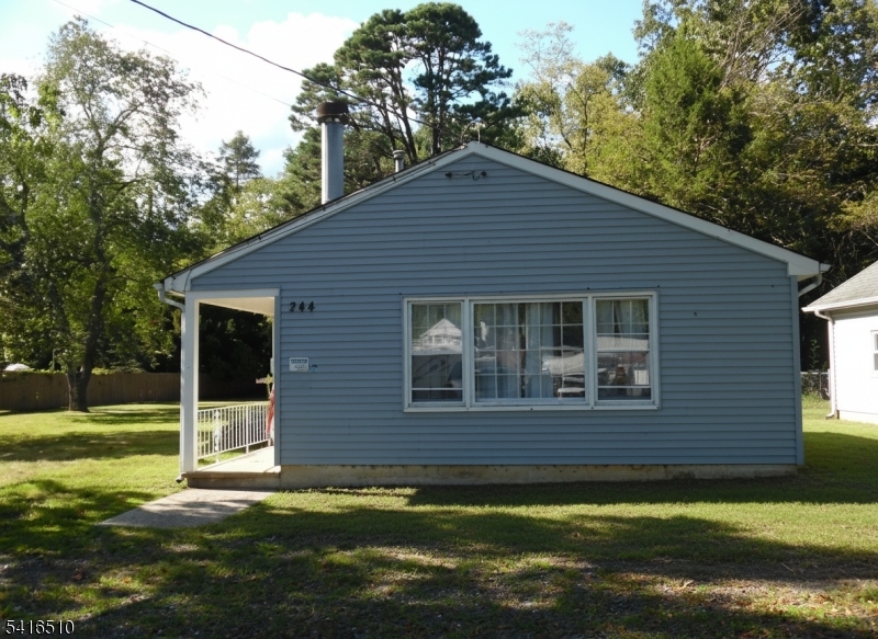 244 Manalapan Rd Property Photo 2