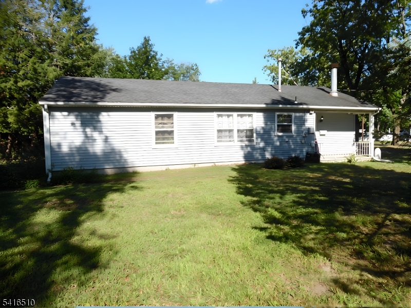 244 Manalapan Rd Property Photo 16