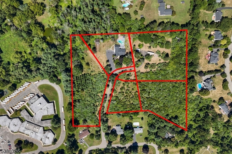 2 Rossi Dr Property Photo 3