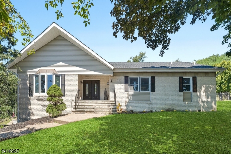 2 Rossi Dr Property Photo 4