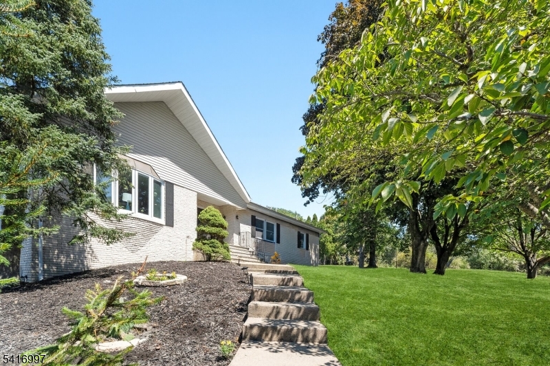 2 Rossi Dr Property Photo 6