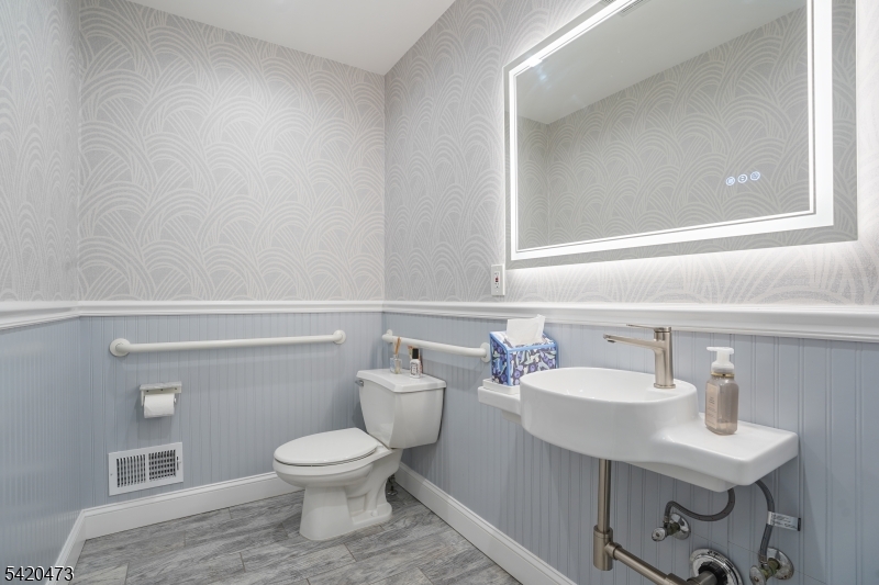 228 Saint Paul St Property Photo 6