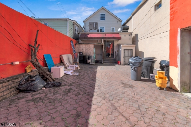 649 Elizabeth Ave Property Photo 27