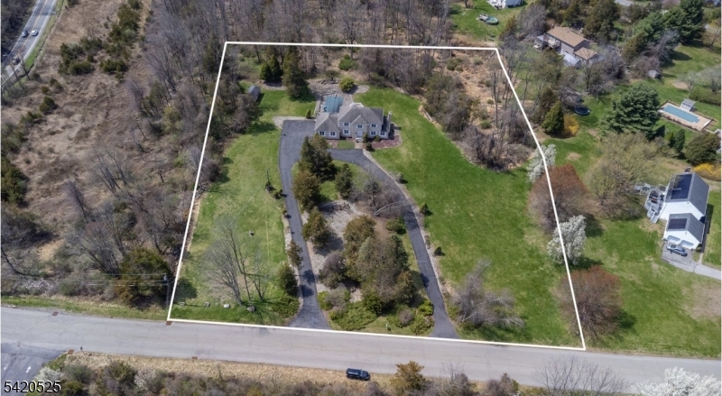5 Oxbow Ln Property Photo 2