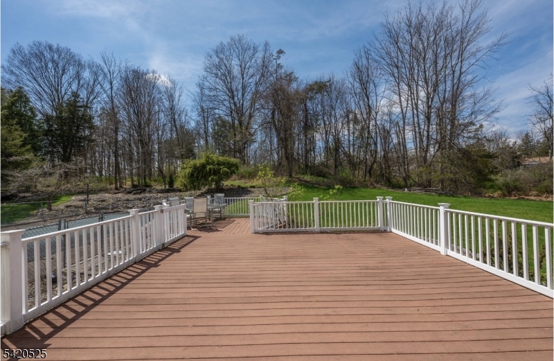 5 Oxbow Ln Property Photo 8