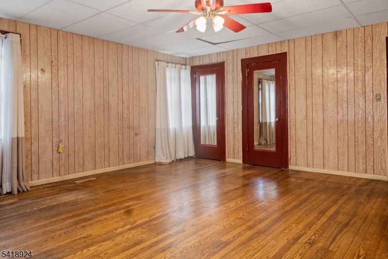 315 Meeker Ave Property Photo 16