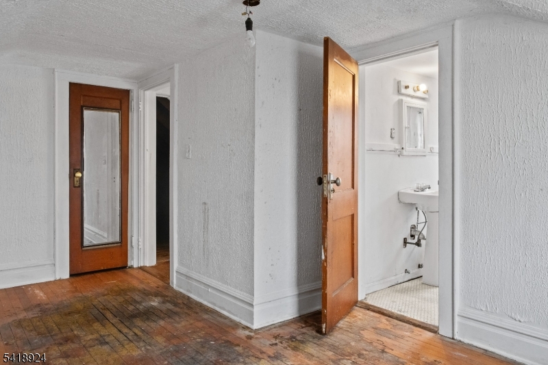 315 Meeker Ave Property Photo 20