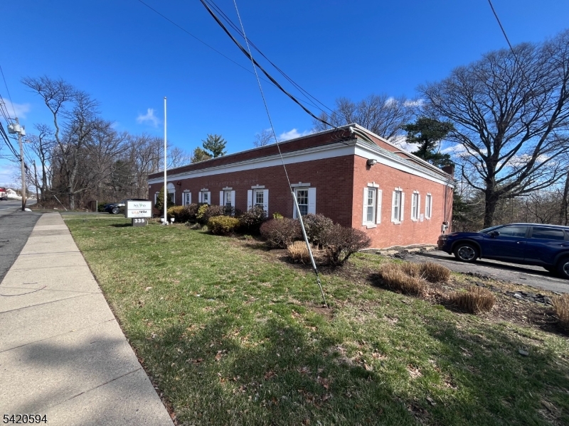 335 Broad St Property Photo 11