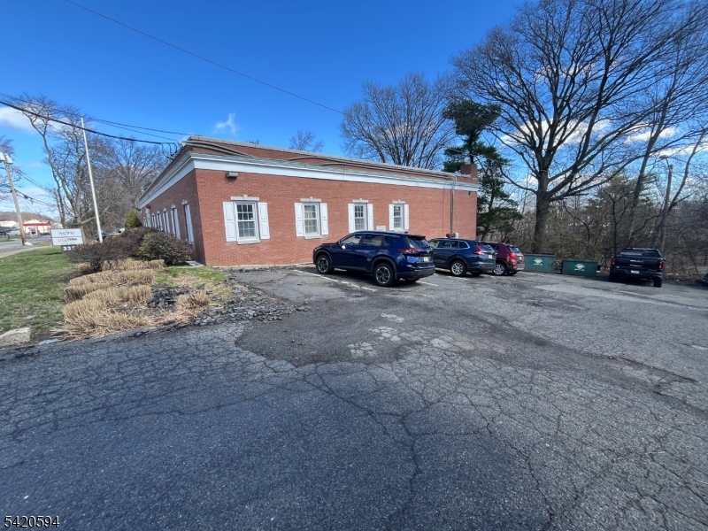 335 Broad St Property Photo 12