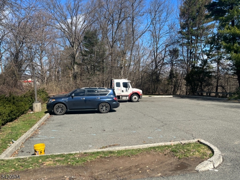 335 Broad St Property Photo 13