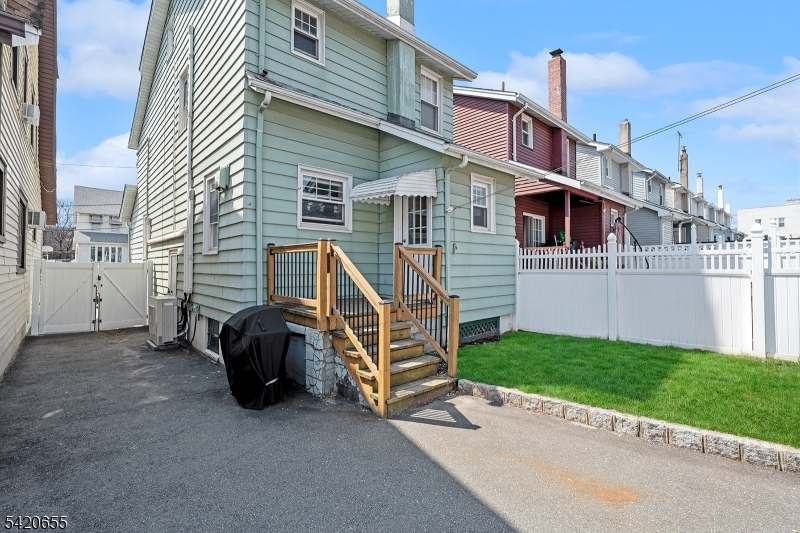 25 Shepherd Pl Property Photo 4