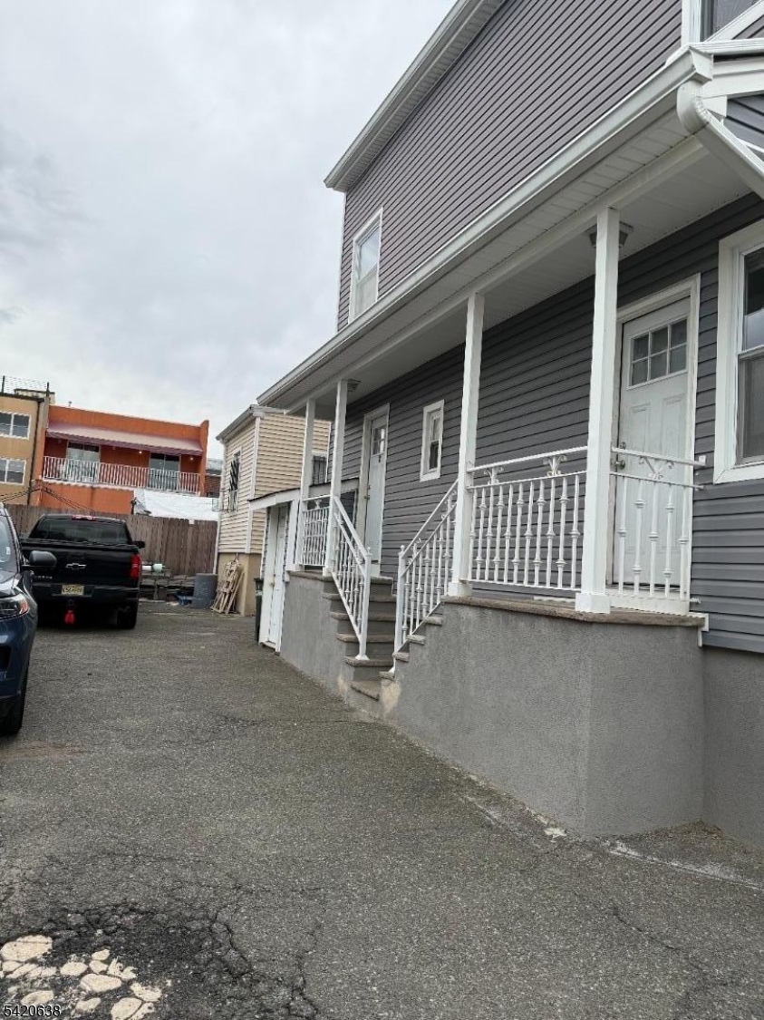 16 Columbus St Property Photo 2