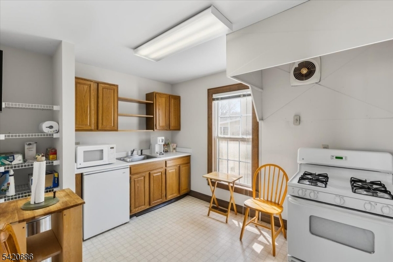 27 Main St Property Photo 13