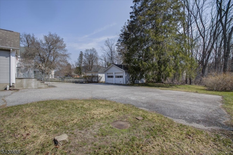 27 Main St Property Photo 28