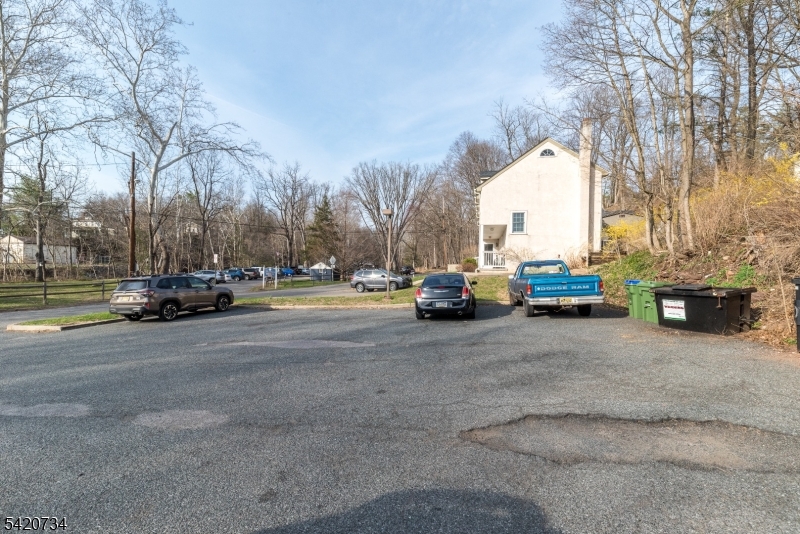 9 Kingwood Ave Property Photo 9