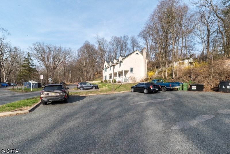 9 Kingwood Ave Property Photo 11