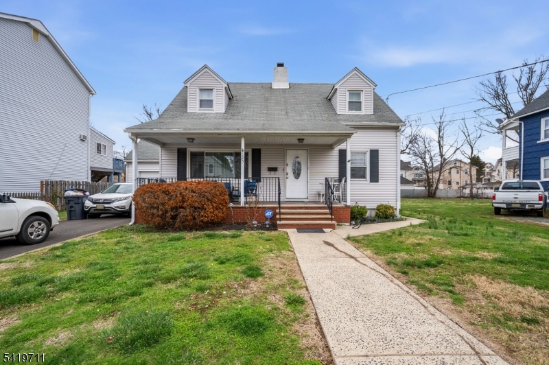 125 Linden Ave Property Photo 2