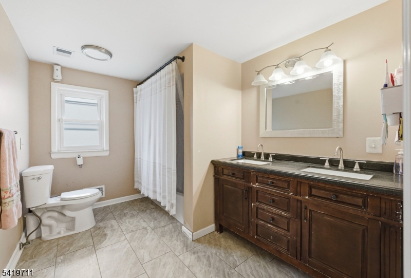 125 Linden Ave Property Photo 24