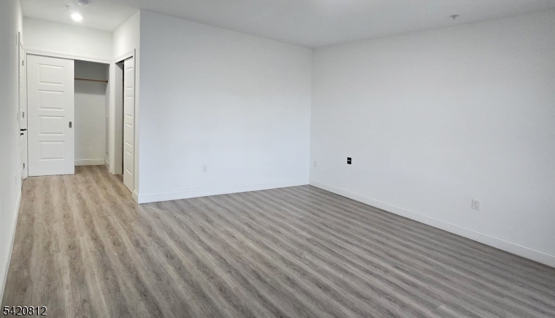 211 Baldwin Ave 403 Property Photo 22