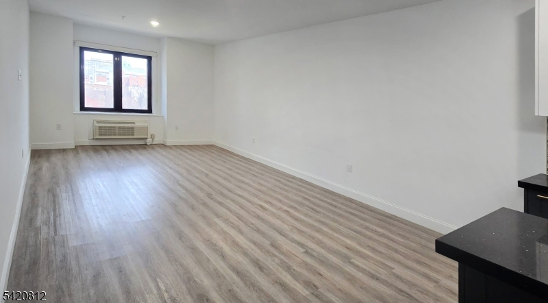 211 Baldwin Ave 403 Property Photo 27