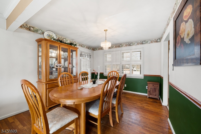 556 Valley Rd Property Photo 8