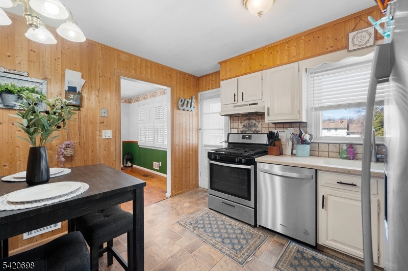 556 Valley Rd Property Photo 18