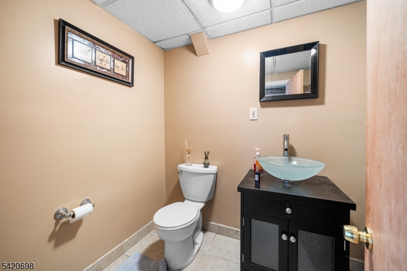 556 Valley Rd Property Photo 24