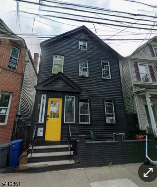 34 Duryea St Property Photo 1