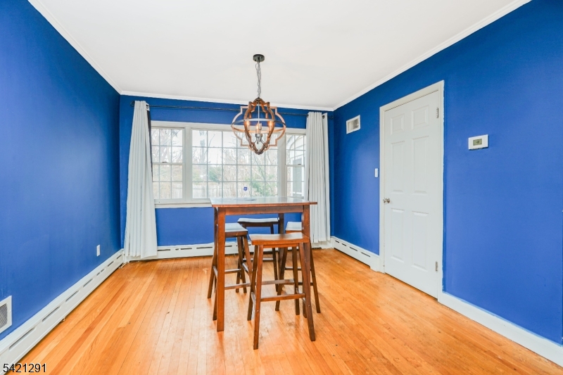 811 Field Ave Property Photo 12