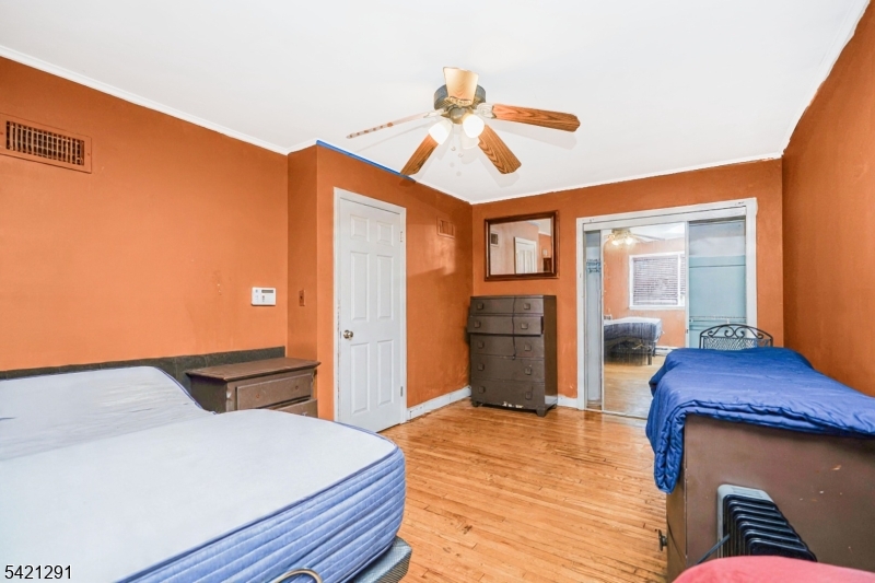 811 Field Ave Property Photo 16