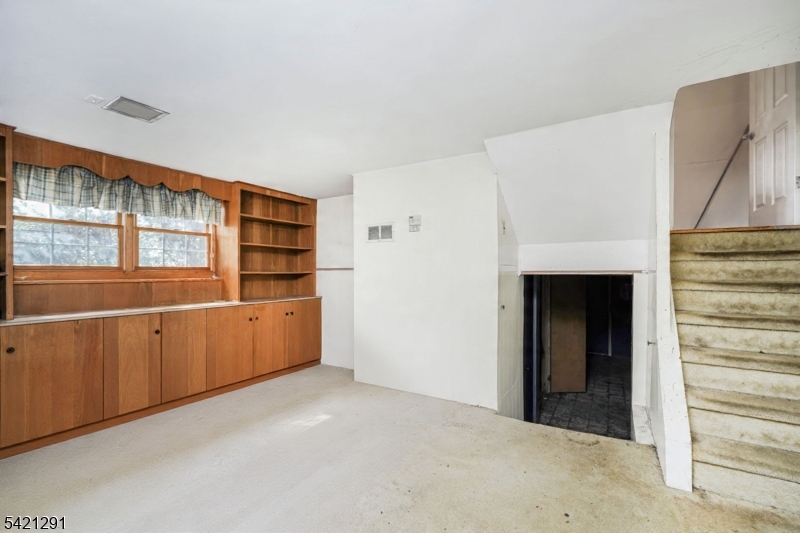 811 Field Ave Property Photo 18